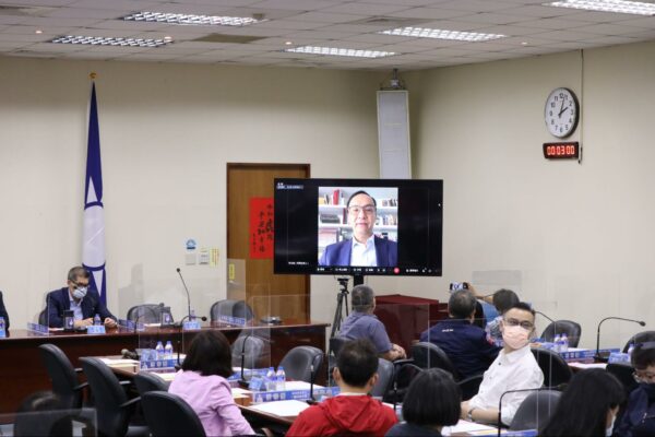 Chairman Eric Chu: With High Covid Death Rate, the Government should Conduct Self-Examination and Review of its Policy.