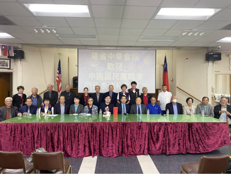 Yu-Chua Huang, deputy representative of the KMT in the United States, visited the overseas Chinese community in Southern California and was warmly welcomed